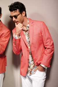 Mode im digitalen Zeitalter - Der Mann trägt futuristische Bilder