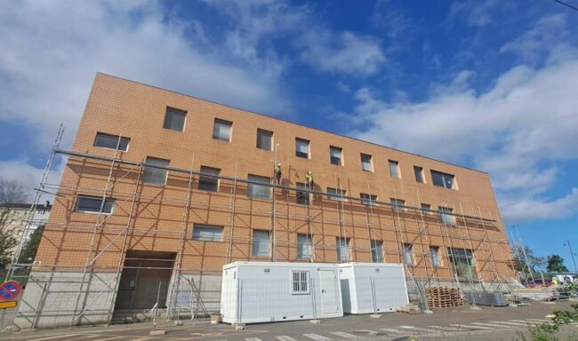 Obras en la cubierta del centro de salud Villalegre-La Luz